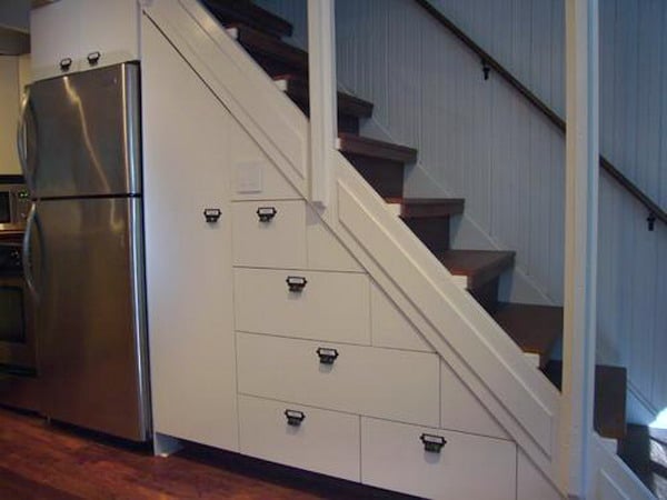 60 idées d'espaces de rangement sous l'escalier 34