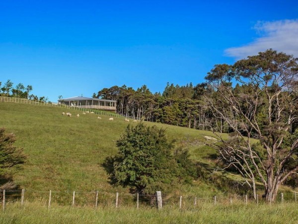 La maison contemporaine dans les collines 22