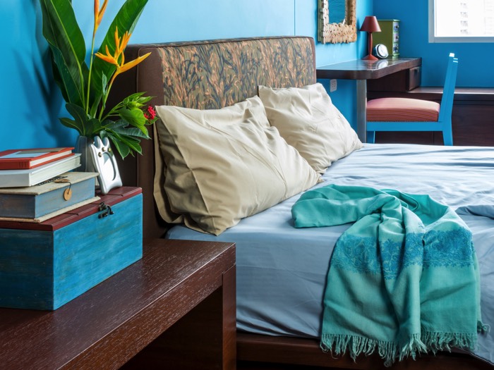 20 idées de décoration de chambre bleu turquoise Idee de deco chambre en fushia et turquoise