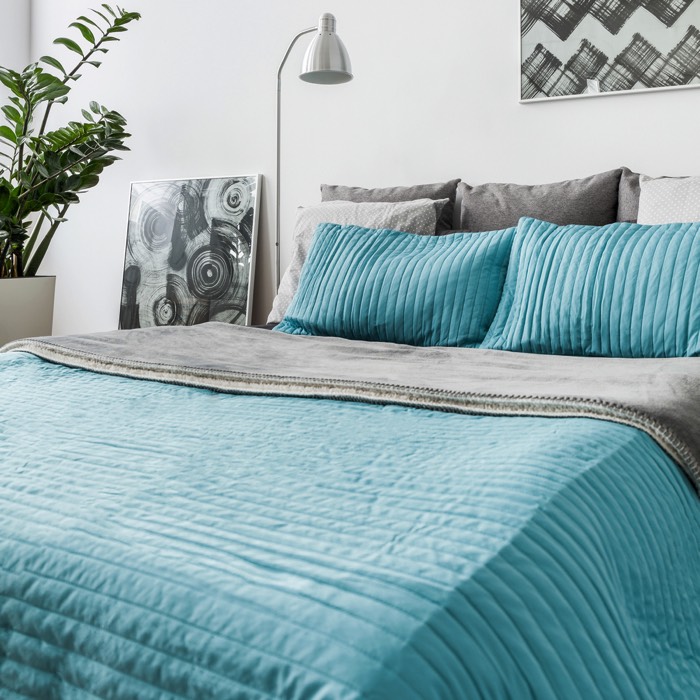 20 idées de décoration de chambre bleu turquoise Idee de deco chambre en fushia et turquoise