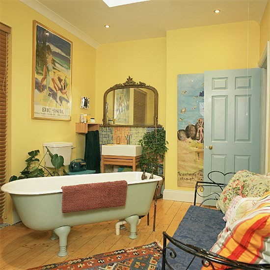 salle de bain salon avec parquet blond salle-de-bains-jaune-26