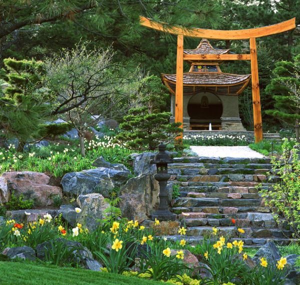 jardin japonais extravagant aménagé avec une touche de style