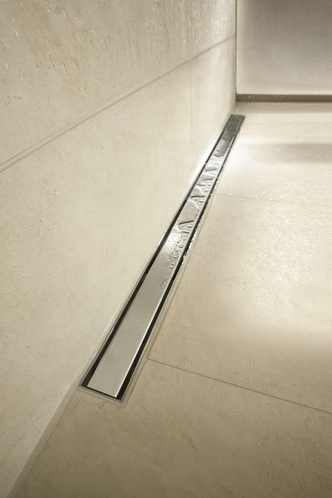 Un caniveau pour douche à l'italienne