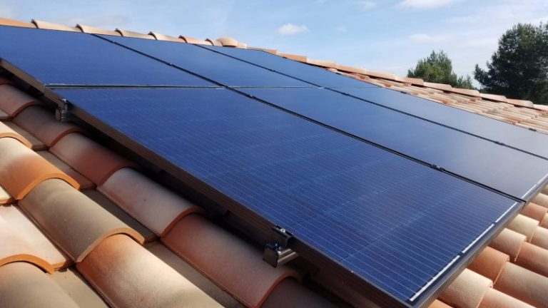 Combien Rapporte 100 M2 De Panneau Solaire Avant d'acheter vos panneaux solaires lisez ces conseils